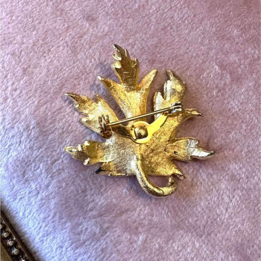 Vintage Mid-Century Gold-Tone Maple Leaf Brooch Pin Textured Detailing Unsigned - Picture 6 of 10